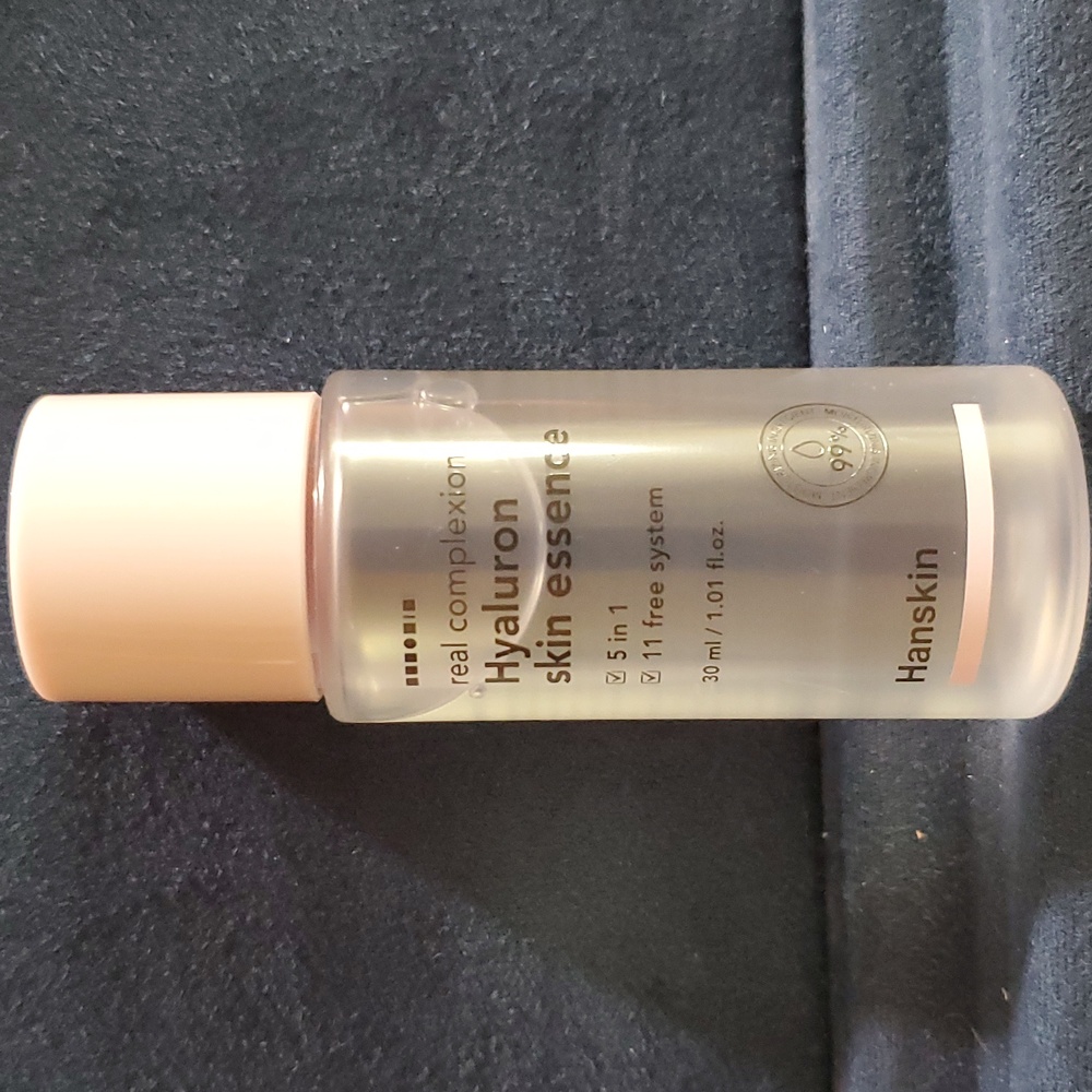 Hanskin Hyaluron Skin Essence